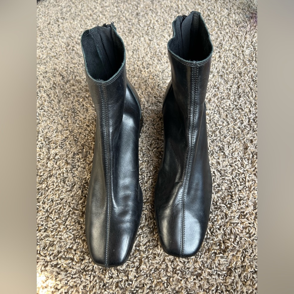 MANGO leather boots. Size 40 EU. Made in Tunisia 🇹🇳